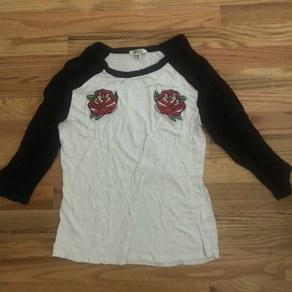Roses baseball tee